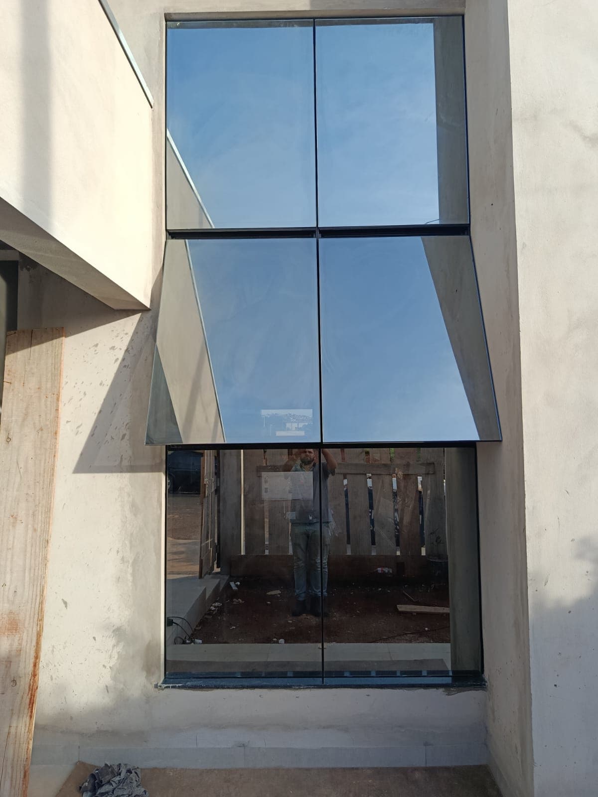 Esquadria de alumínio em fachada residencial